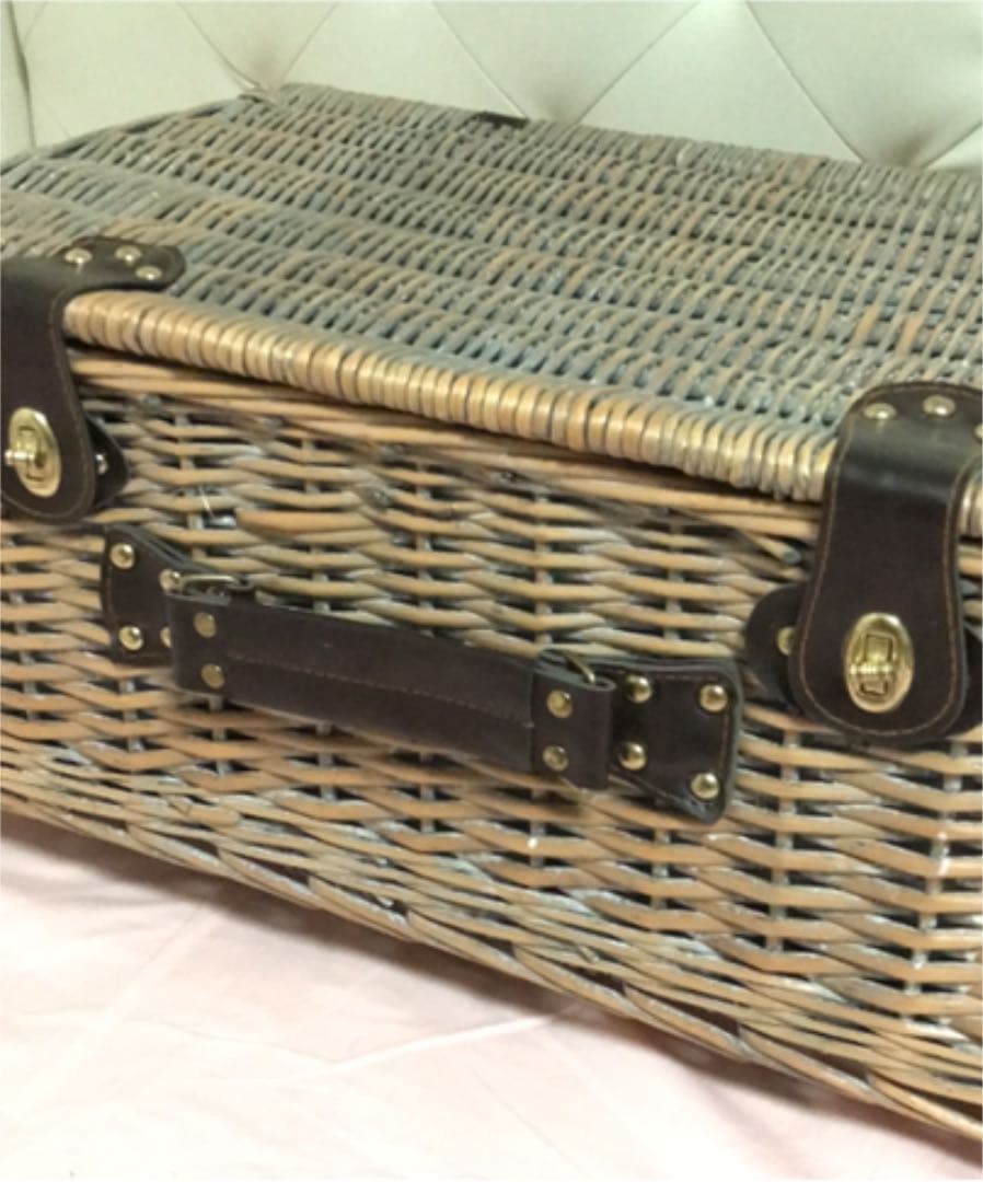 海外製　レトロでヴィンテージ感あるピクニックバスケット　編みカゴ　アンティーク調