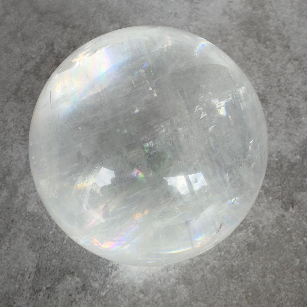 レインボー　ホワイトカルサイト　スフィア　約65mm