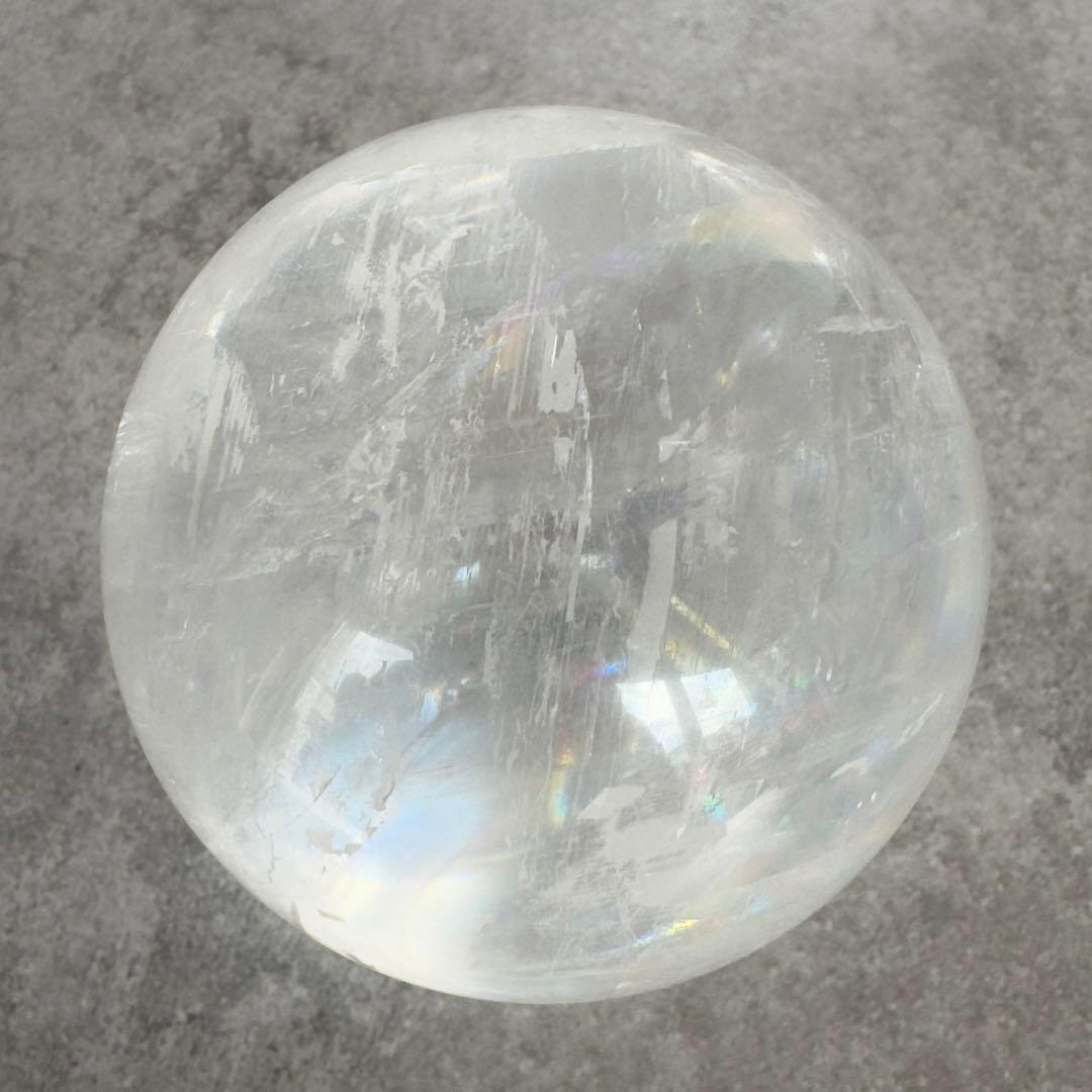 レインボー　ホワイトカルサイト　スフィア　約65mm