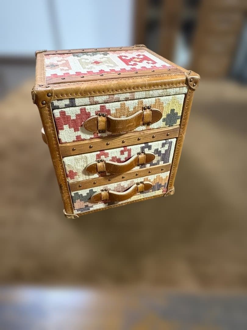 HALO（ハロ） STONYHURST ラージ ランプテーブル キリム チェスト