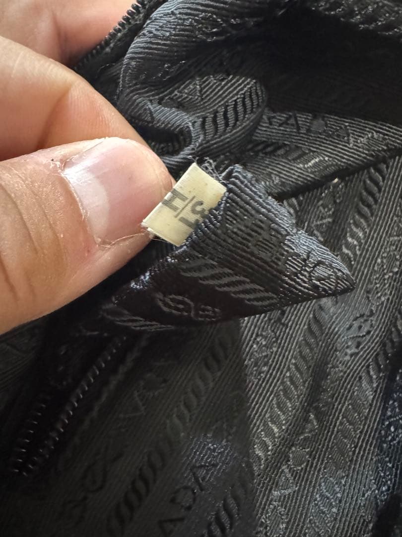 プラダ メッセンジャーバッグ　サフィアーノ