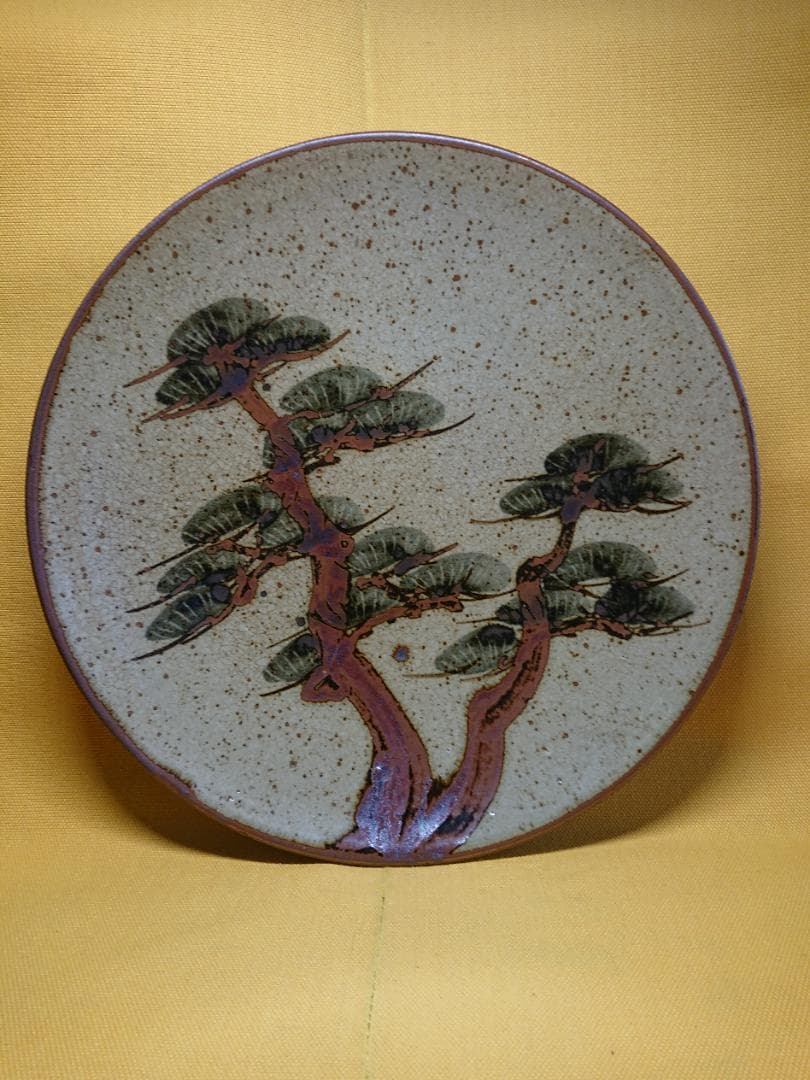 【美品】丸皿　飾り皿　松絵　陶器　置物　インテリア　工芸品　美術品　A1162