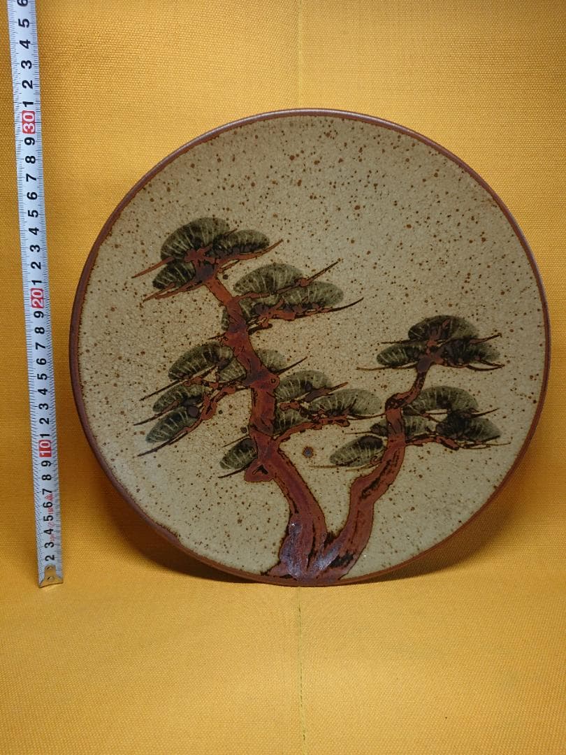 【美品】丸皿　飾り皿　松絵　陶器　置物　インテリア　工芸品　美術品　A1162