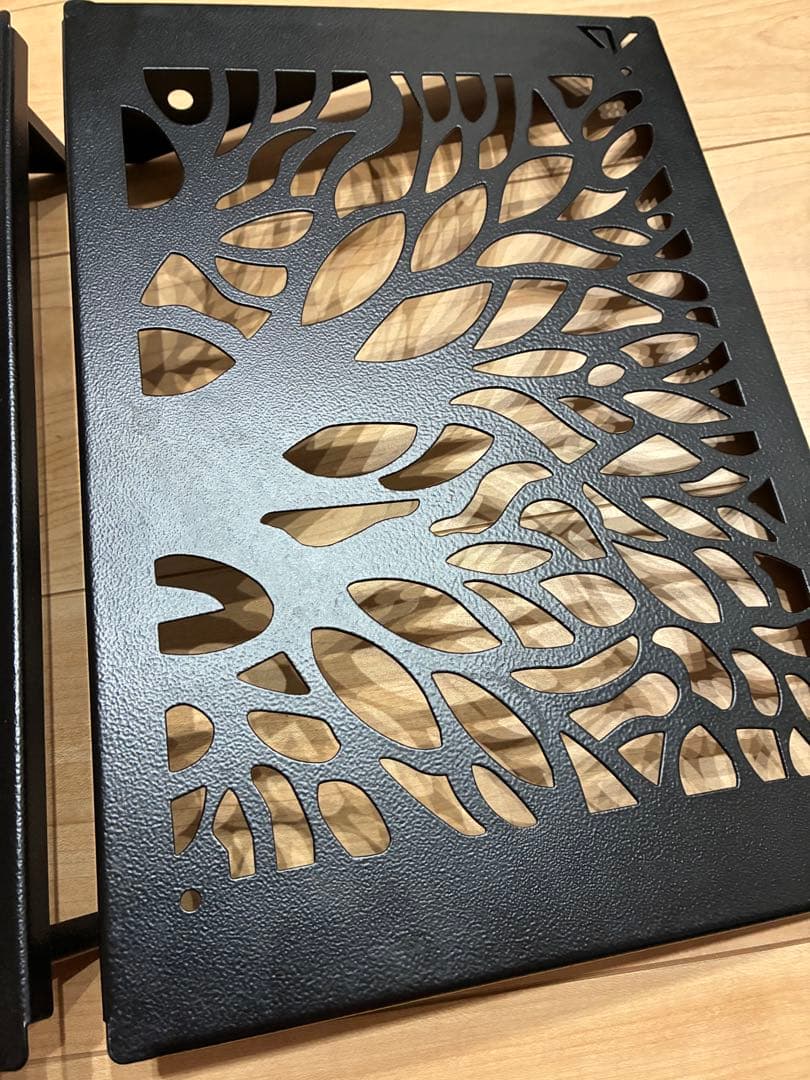 葉月　BLACK DESIGN　プレート　２枚付き（ツリー柄）　アイアンラック