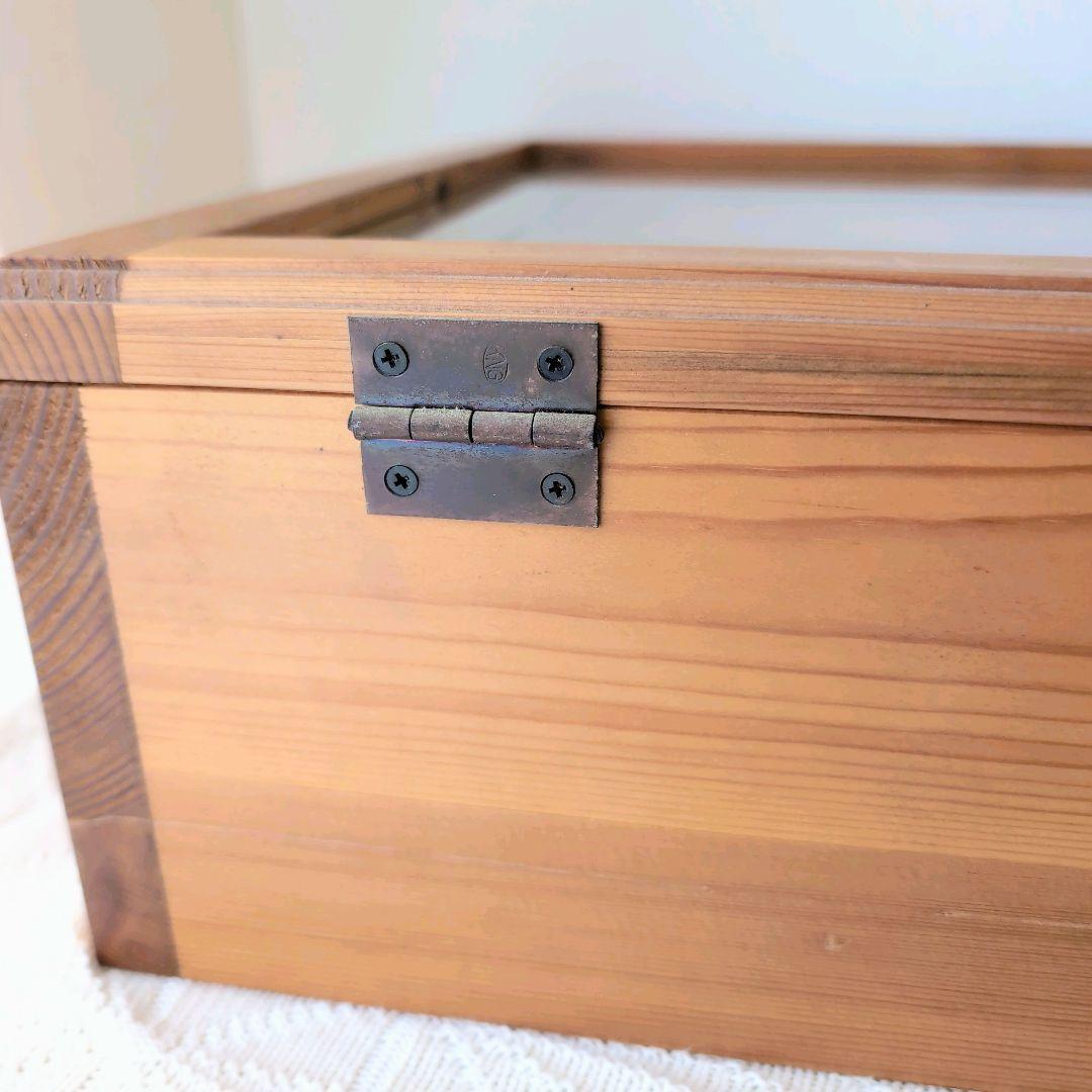 木製アンティークコレクションケース　天板ガラス　白ツマミ　引き出し　大きめサイズ