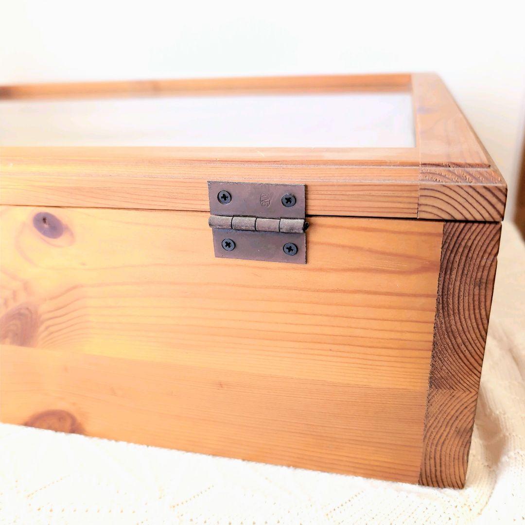 木製アンティークコレクションケース　天板ガラス　白ツマミ　引き出し　大きめサイズ