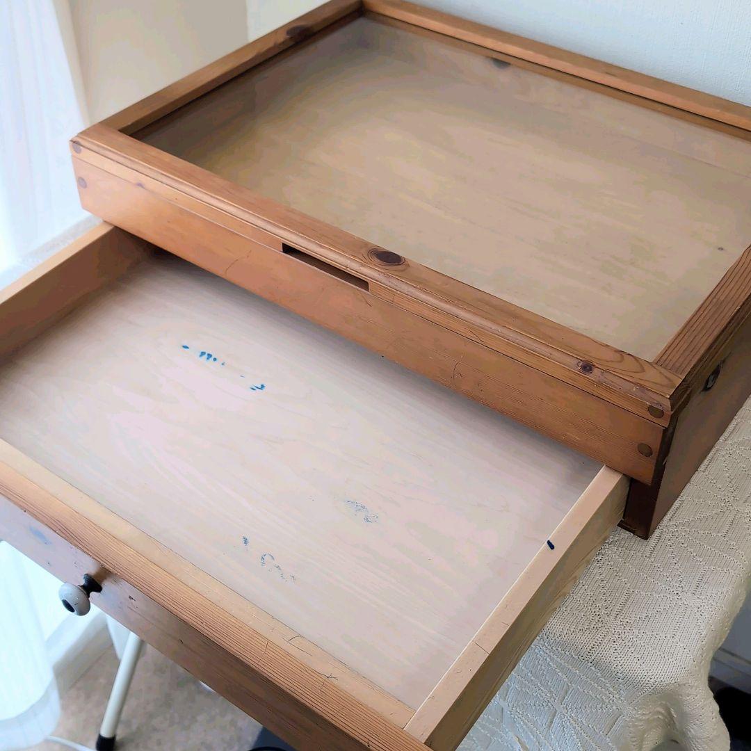木製アンティークコレクションケース　天板ガラス　白ツマミ　引き出し　大きめサイズ