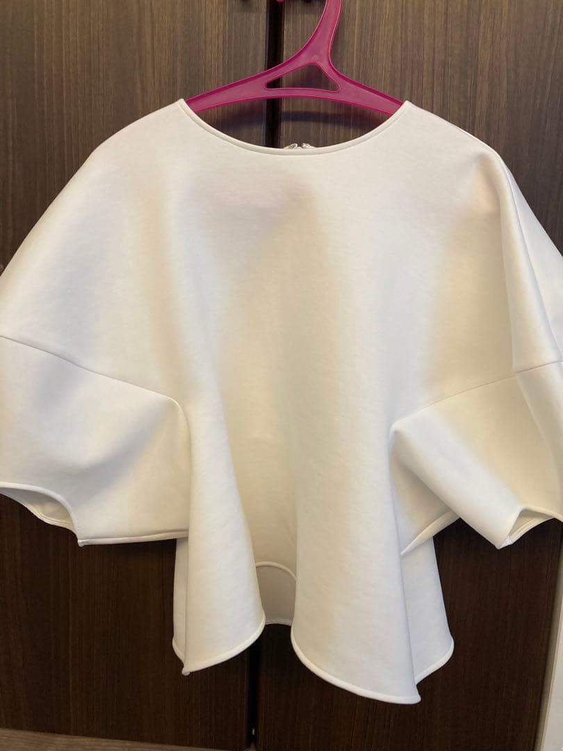 Litenスカルプチュアフォームプルオーバー、ホワイト2025AW商品です。