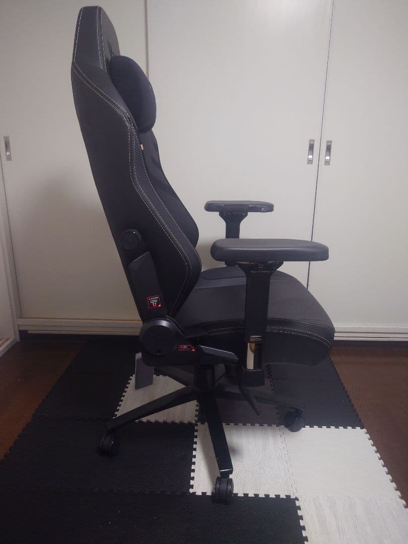 Secret Lab ゲーミングチェア ダークナイト