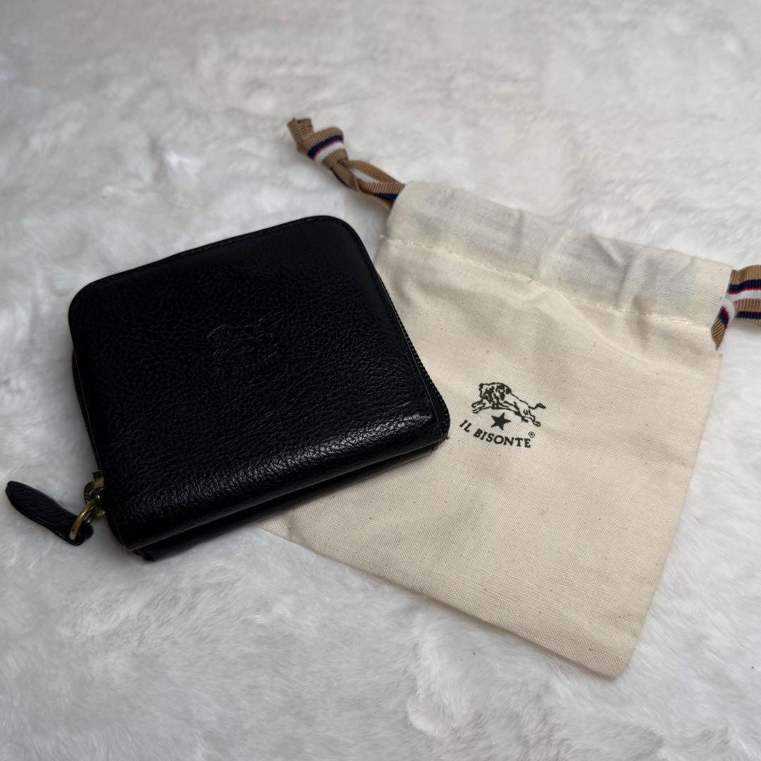 アッキー 様IL BISONTE 二つ折り財布 ブラック レザー コンパクト.