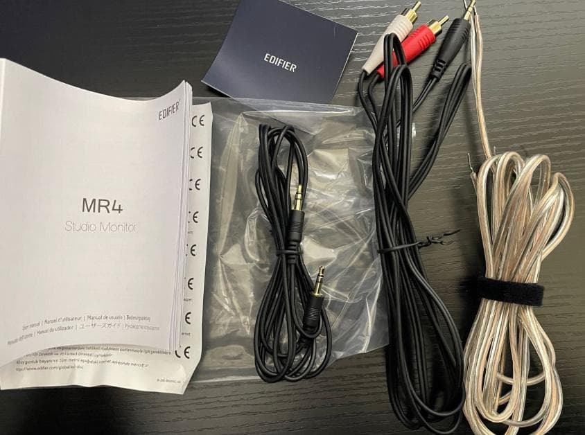 一郎さんご希望プチプチ梱包　美品Edifier MR4 ペア ブラック