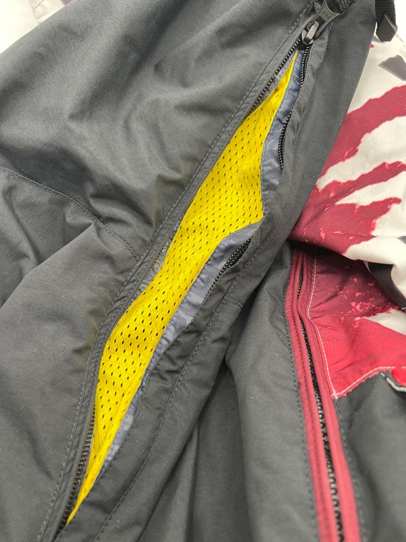 【VOLCOMボルコム　スノボウェア】LET IT STORM Lサイズ