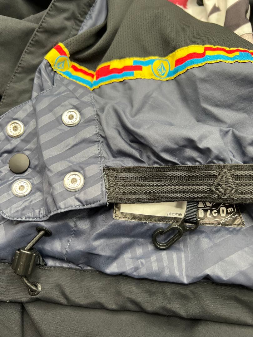 【VOLCOMボルコム　スノボウェア】LET IT STORM Lサイズ