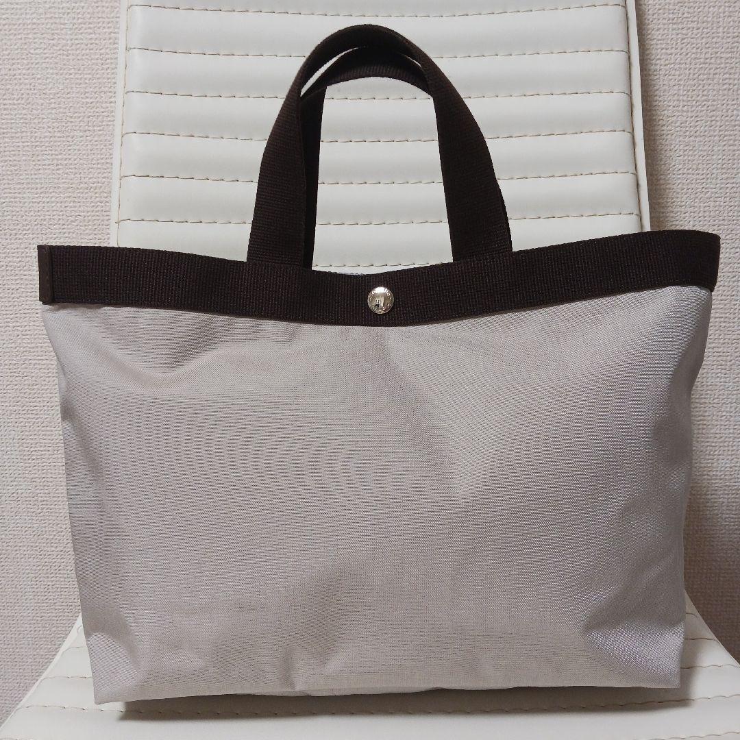 2913【未使用級】エルベシャプリエ704c　マスティック×モカ