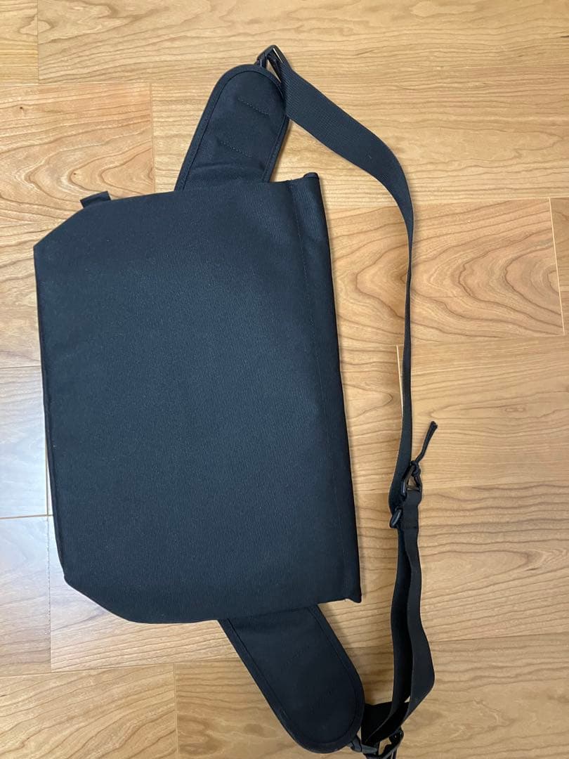 narifuri メッセンジャーバッグ