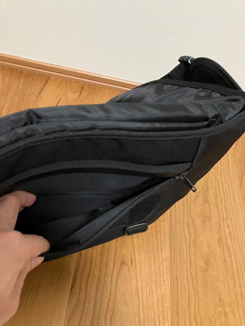 narifuri メッセンジャーバッグ