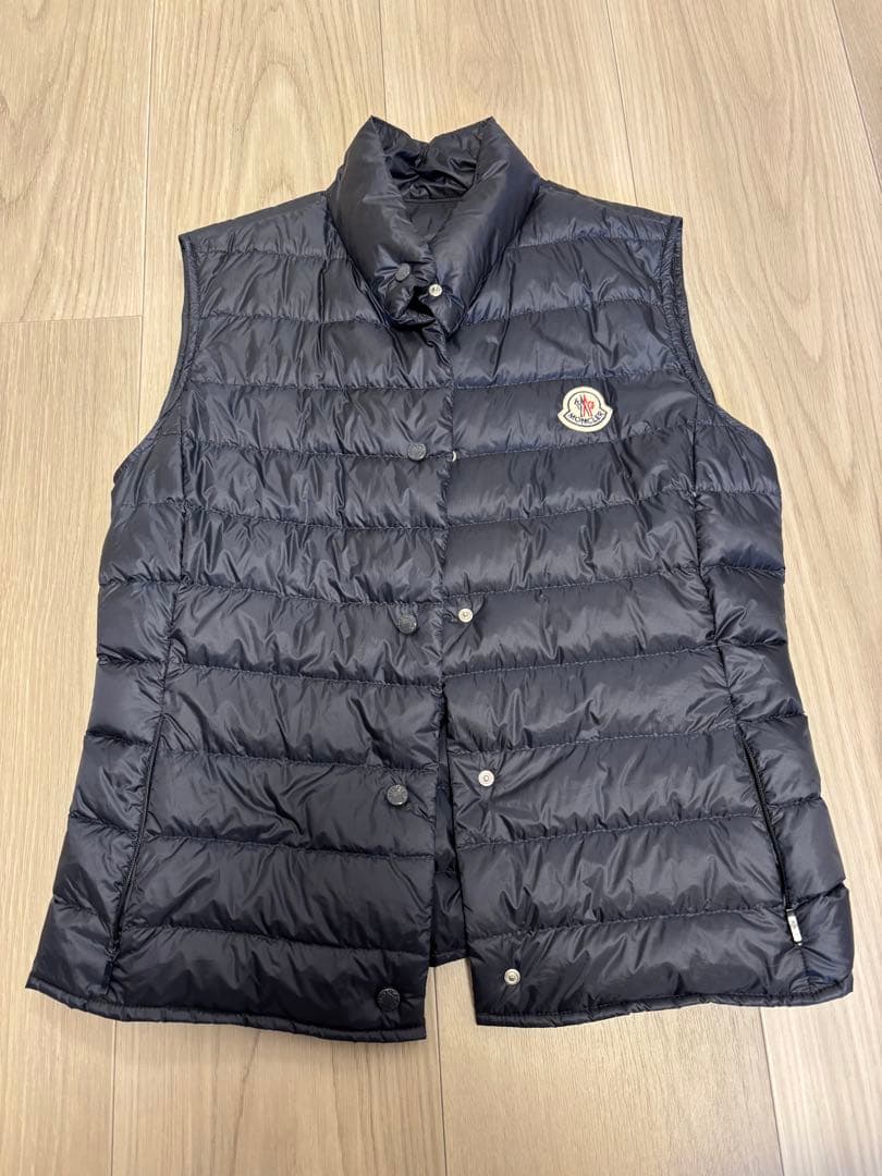 MONCLER ブラック ダウンベスト 収納袋付き