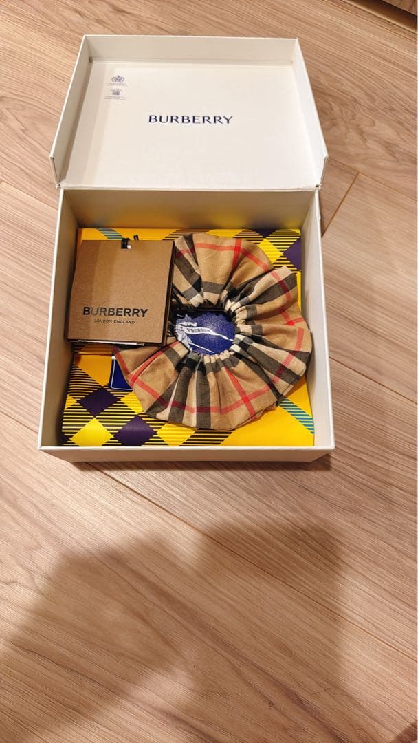 Burberry シュシュ