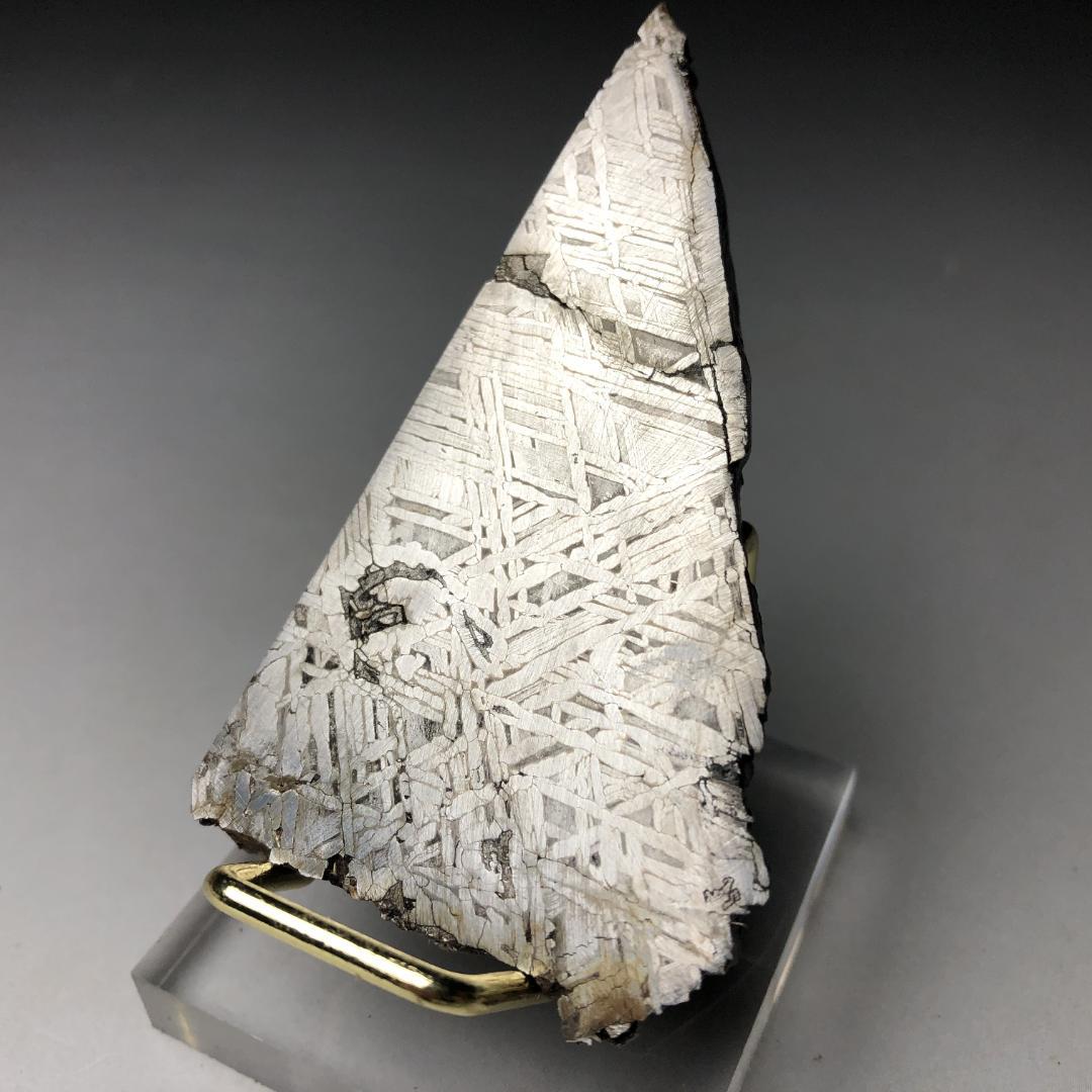 アルタイ隕石 鉄隕石　原石　重さ約121ｇ 立て付き