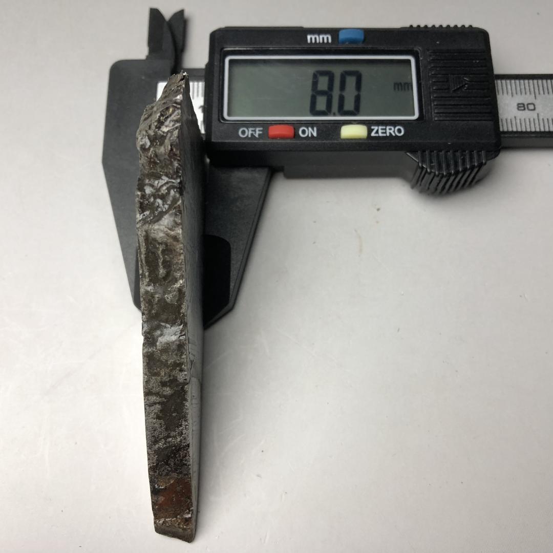 アルタイ隕石 鉄隕石　原石　重さ約121ｇ 立て付き