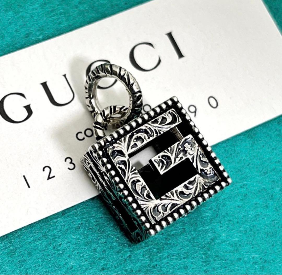 美品‼️GUCCI Gキューブペンダント