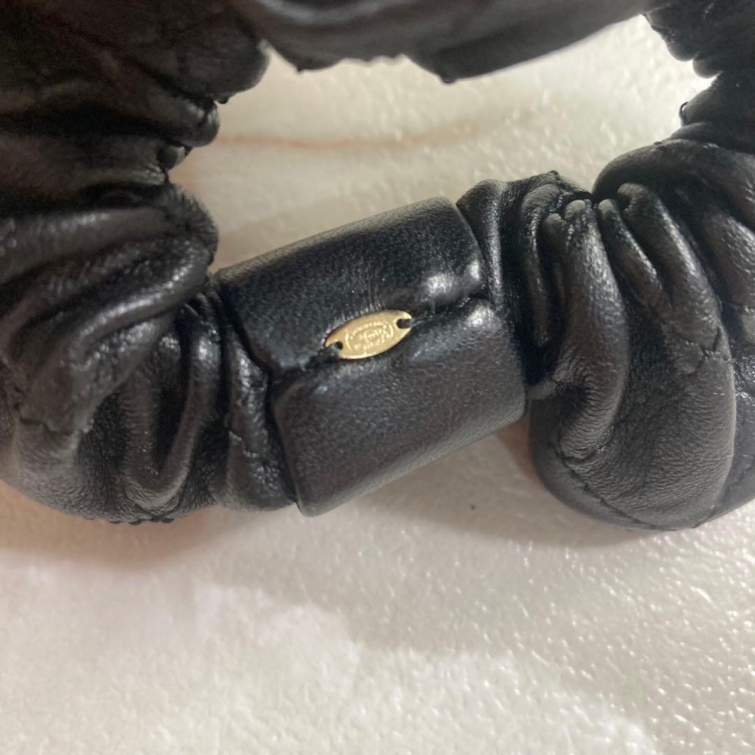 美品　CHANEL ブラックレザー ヘアゴム　シュシュ