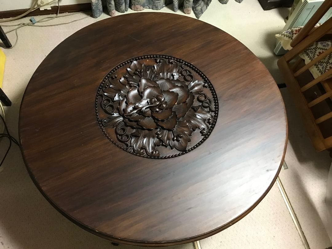 アジアン家具　円形木製テーブル 彫刻花模様　再値下げしました