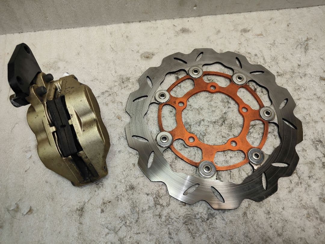 2型3型 シグナスX 用 4ポットブレンボ NCY製サポートと260ロータ付き