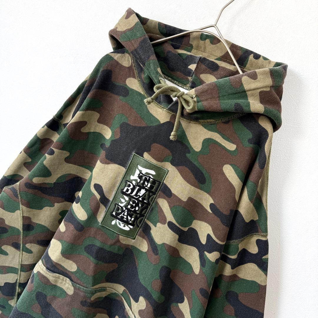 【入手困難✨】ブラックアイパッチ 取扱注意 刺繍ロゴ パーカー 迷彩柄 Lサイズ