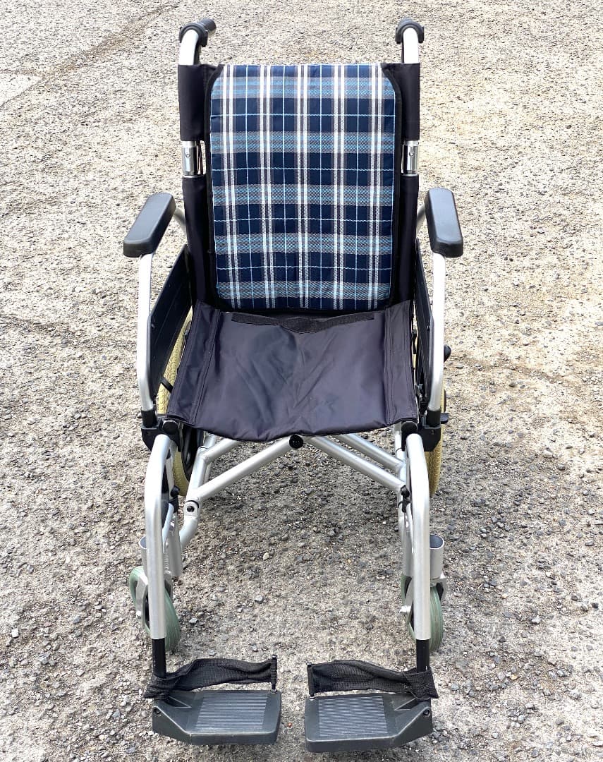 ケアテックジャパン ノーパンクタイヤ 軽量 介助型車いす ウイングスイングアウト