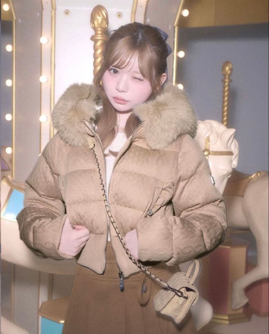 ミシェルマカロン ファーフードケーブル柄ショートダウン ベージュ