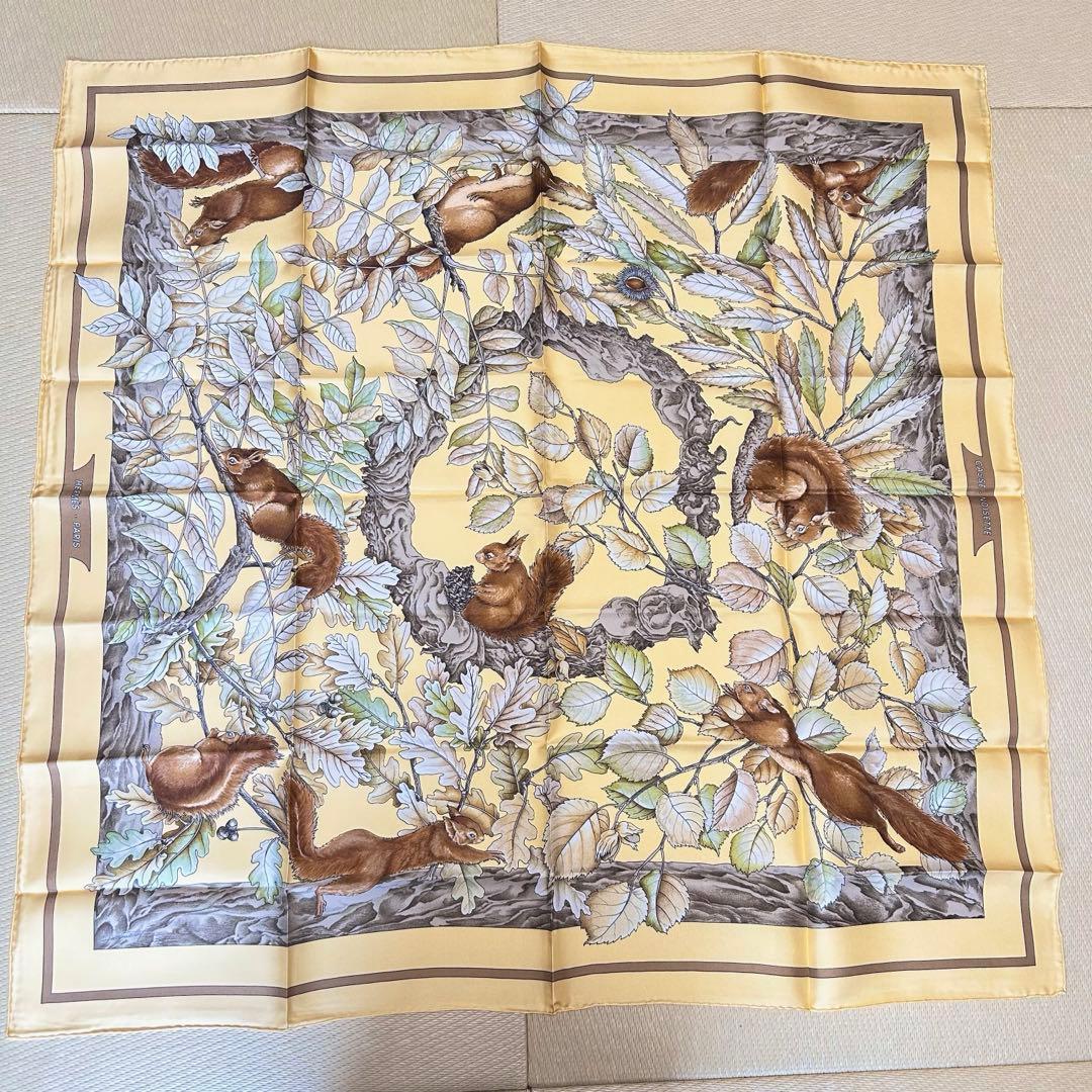 新品　エルメス　CASSE NOISET カレ90 スカーフ　リス柄 木の実