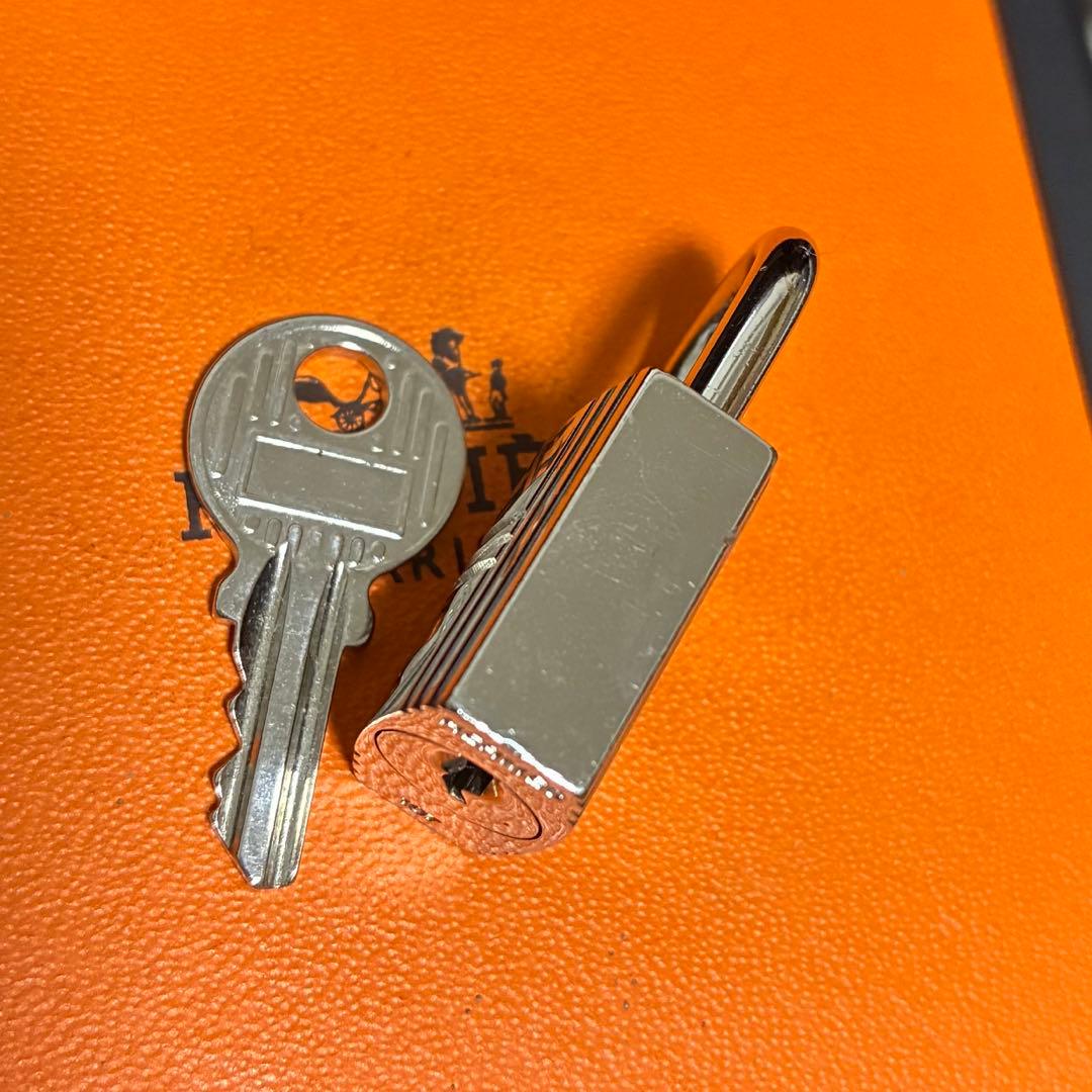 エルメス シルバー　カデナ　南京錠　パドロック　鍵　キー　NO107