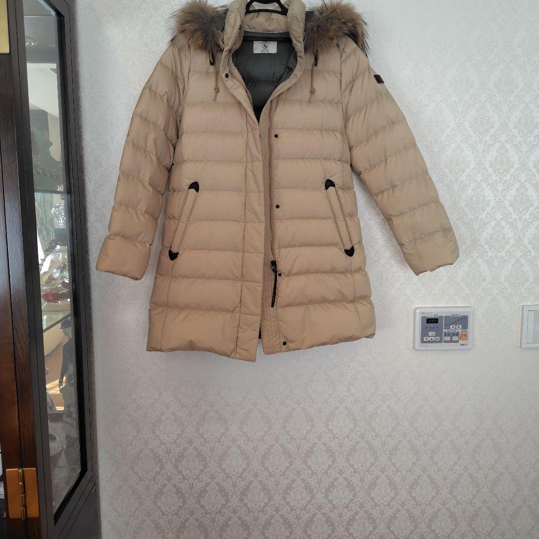 AIGLE フード付きベージュダウンジャケット
