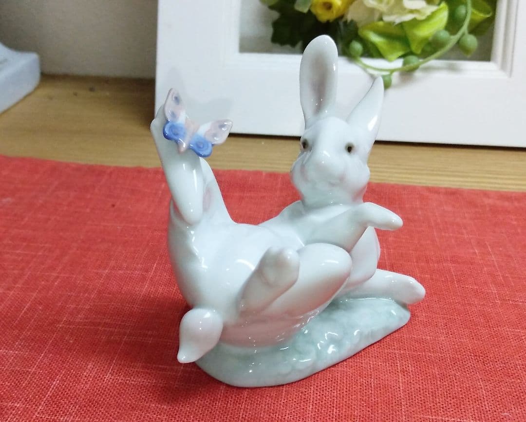 リヤドロ LLADRO 5888 うさぎ　蝶々 ”That Tickles”