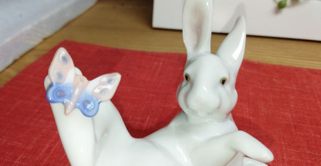 リヤドロ LLADRO 5888 うさぎ　蝶々 ”That Tickles”