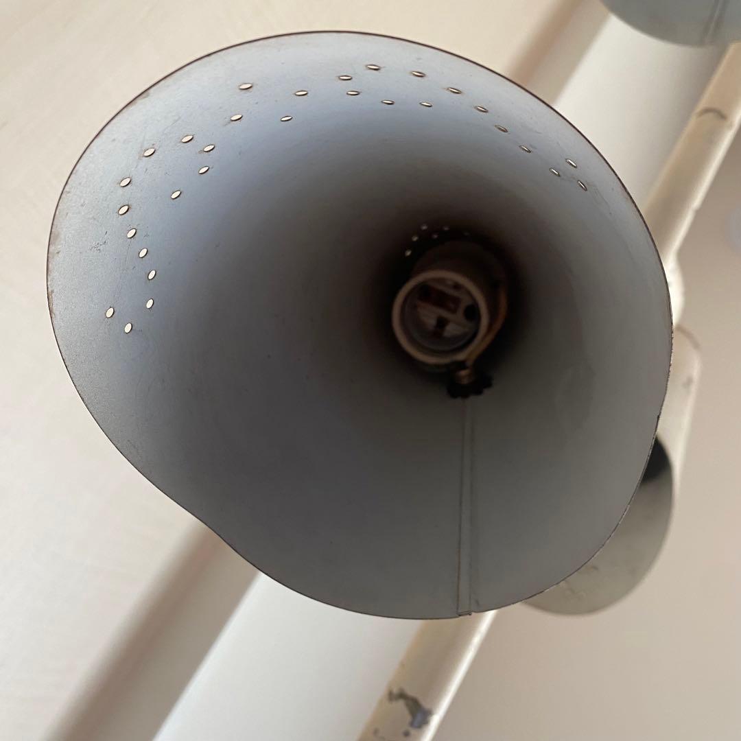 塗装の剥げた古い三連フロアスタンド アンティーク