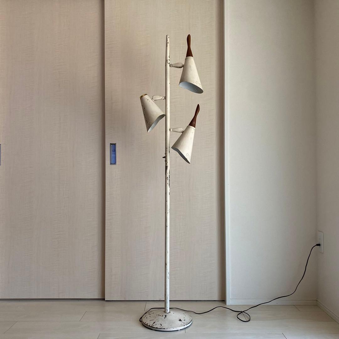 塗装の剥げた古い三連フロアスタンド アンティーク