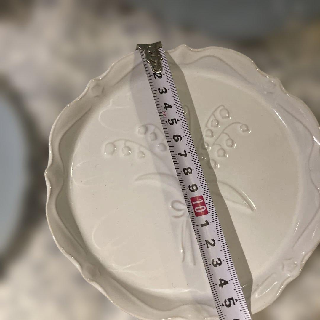 2倍変更青と白の花模様皿 8枚セット　スズランモチーフ　すずらんプレートセット