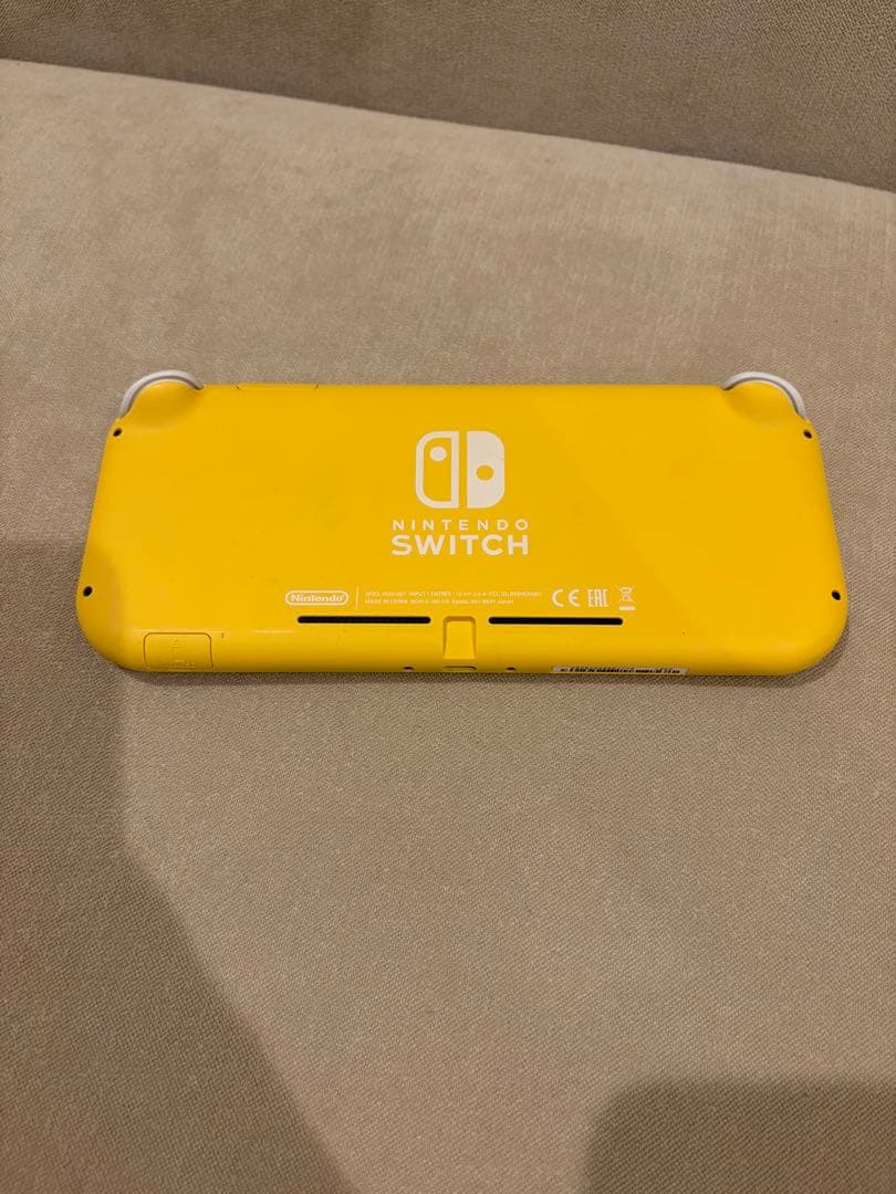 スイッチライト　イエロー