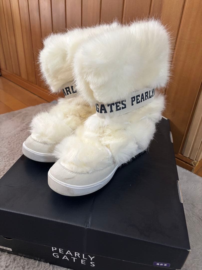 人気完売品PEARLY GATES ゴルフ用ファーブーツ ホワイト