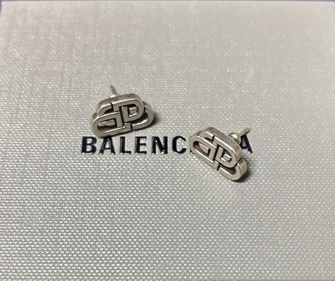 BALENCIAGA シルバー ロゴ ピアス