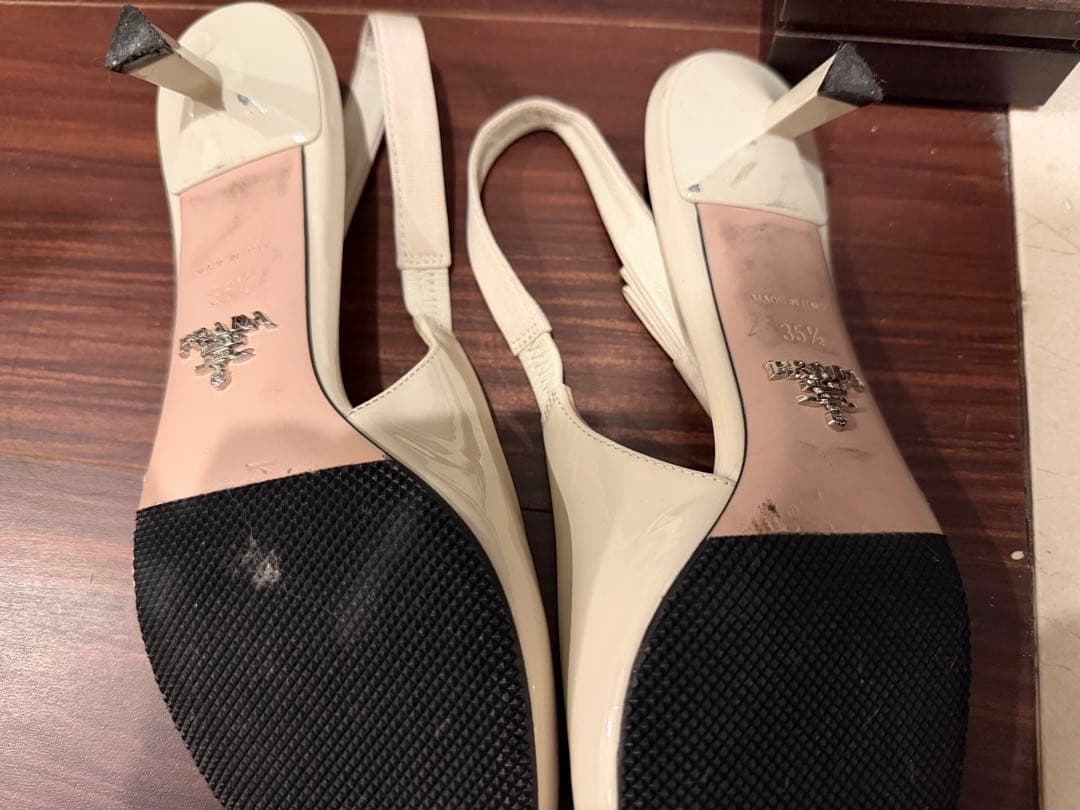 PRADA ベージュ ポインテッドトゥ ヒール 35.5