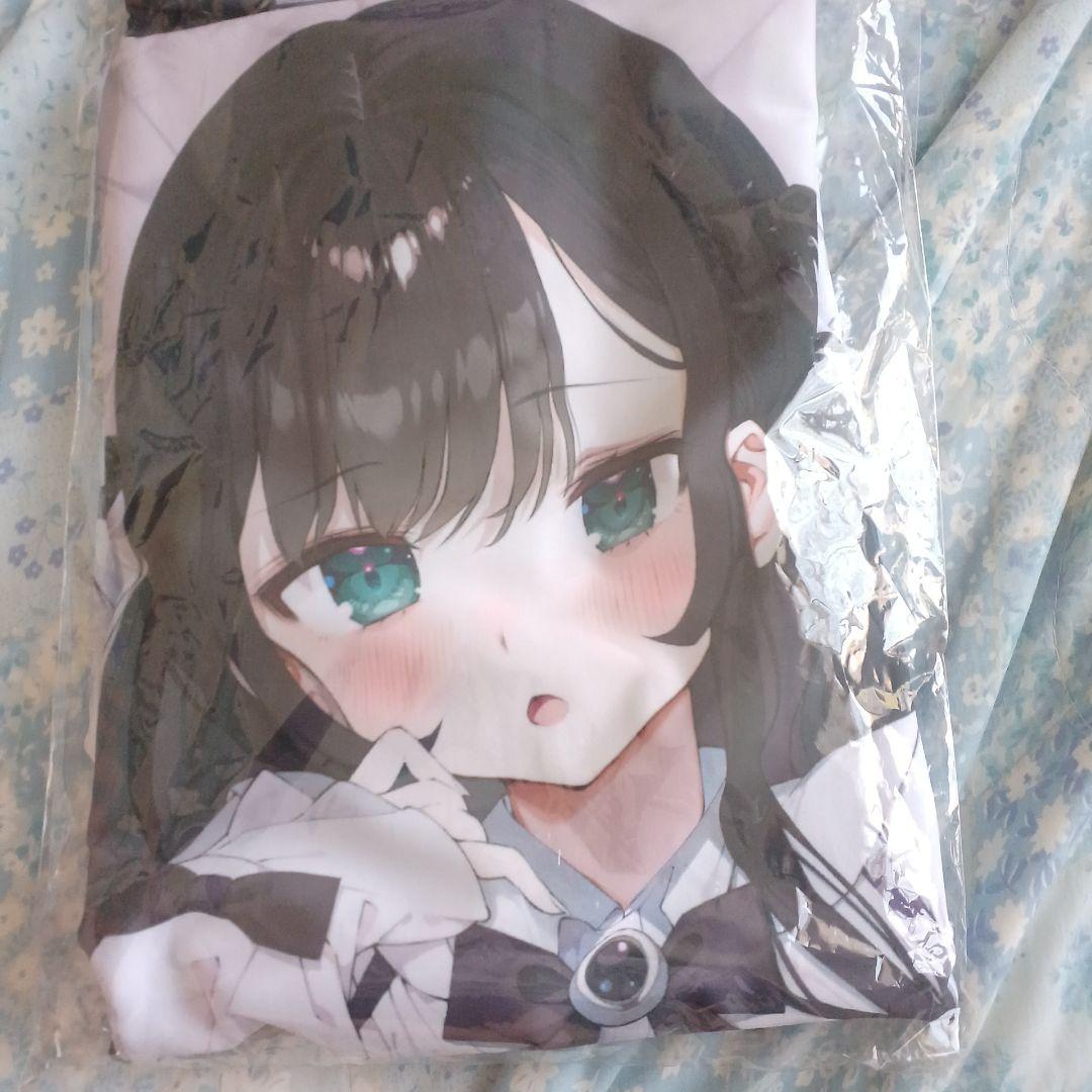 カドカワ ギルます アリナ・クローバー 抱き枕