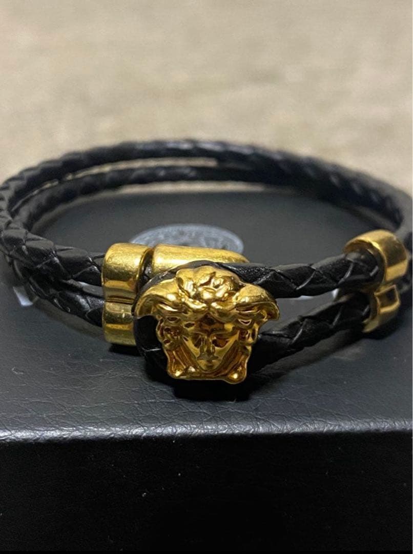 VERSACE ライオンヘッドブレスレット 黒/金