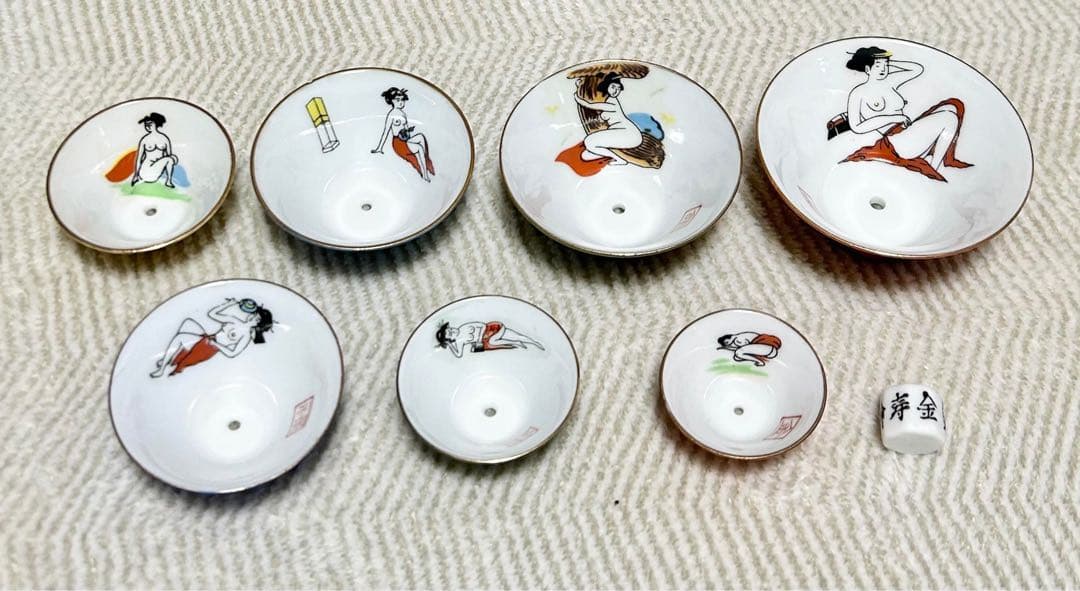 大正〜昭和初期 色絵金彩希少 春画入れ子／穴あき盃遊興盃＋サイコロ