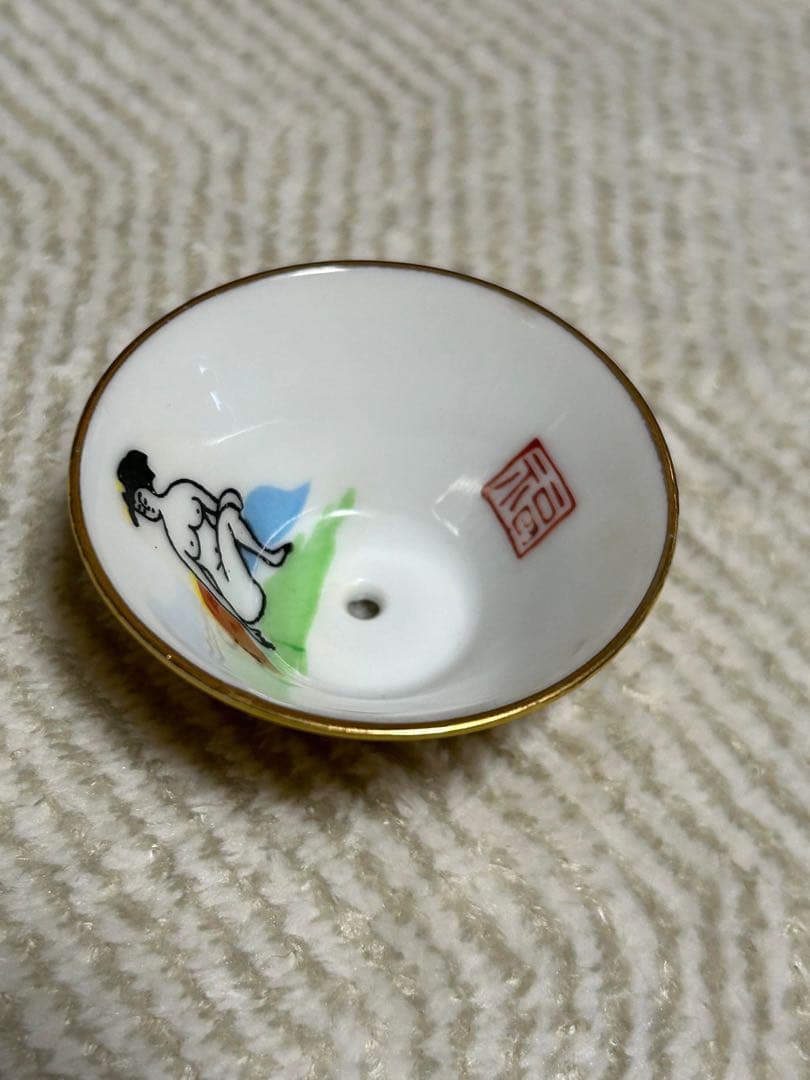 大正〜昭和初期 色絵金彩希少 春画入れ子／穴あき盃遊興盃＋サイコロ