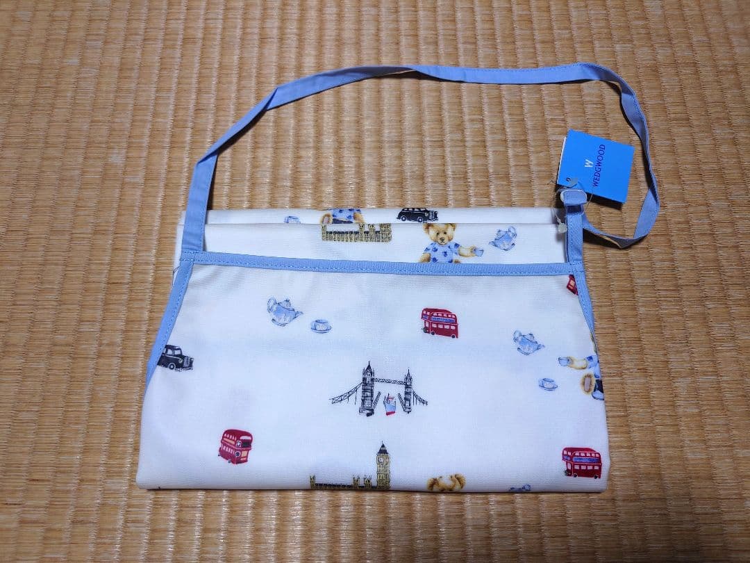 【新品タグ付き】ウェッジウッド　ビニール加工エプロン