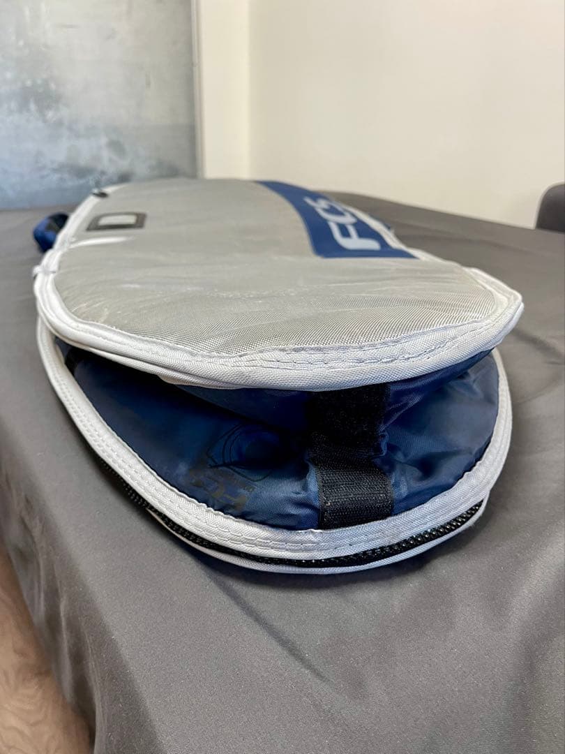 FCS サーフボードケース／シルバー・ブルー