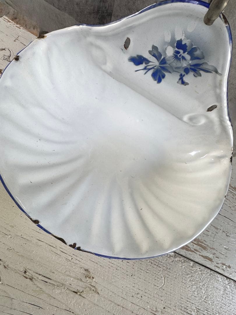 フランスアンティーク ホーロー製 ファウンテン 壁掛け手洗い器 パンジー